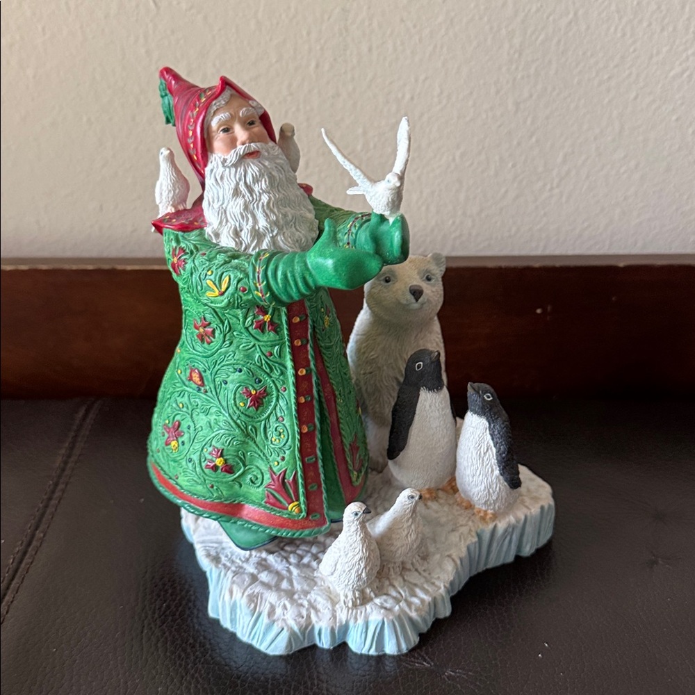 Lenox Vintage 1996 “Santa’s Gift of Peace” Christmas Figurine by Lynn Bywaters